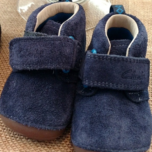 clarks size 2 baby shoes
